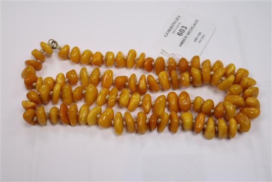 A single strand amber pebble bead necklace, 70cm.